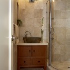 Ванная, восточный интерьер, раковина-тарелка, прозрачный душ, кафель, фото интерьера ванной