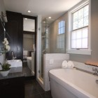 Ванная, стеклянный душ, современный стиль, коричневый цвет