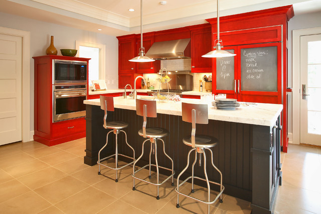 Красная кухня. Красный цвет в отделке и на фасадах