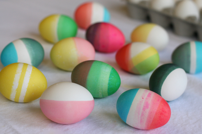 http://homester.com.ua/wp-content/uploads/2013/04/color-block-and-rubber-band-stripes-easter-eggs-eight3.jpg