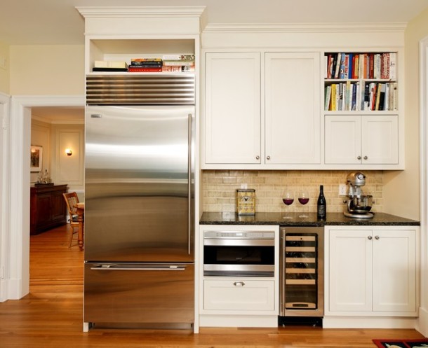 Куда поставить холодильник в очень маленькой кухне: 5 идей