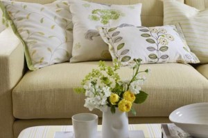 Как подобрать идеальные диванные подушки в гостиную
