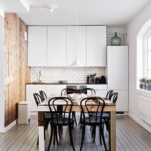 Scandinavian-kitchen-white-subway-tiles-Thonet-raw-wood-wall