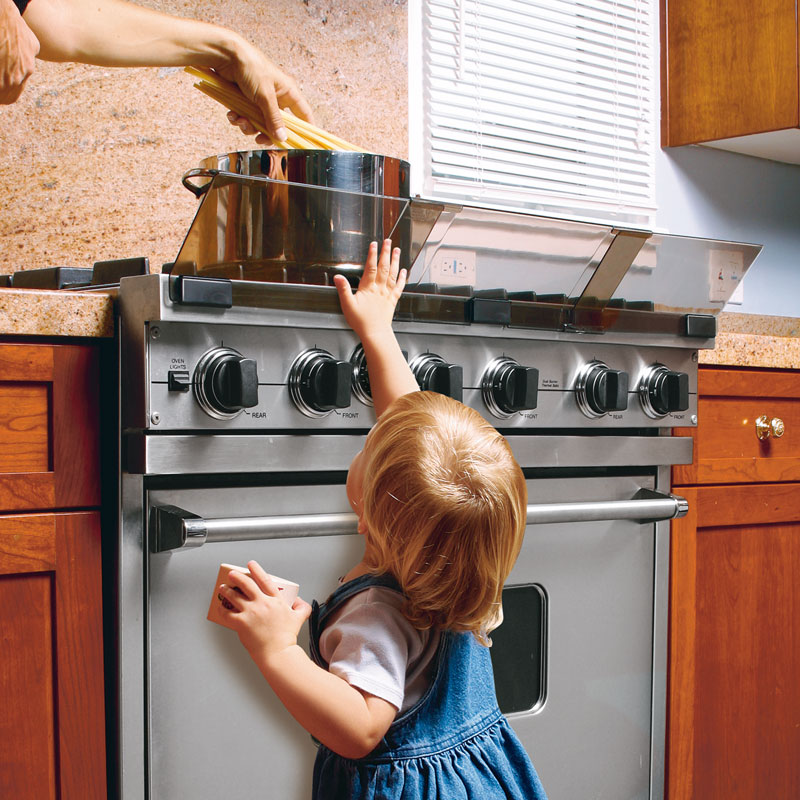 Правила безопасного оборудования кухни, когда в доме ребенок